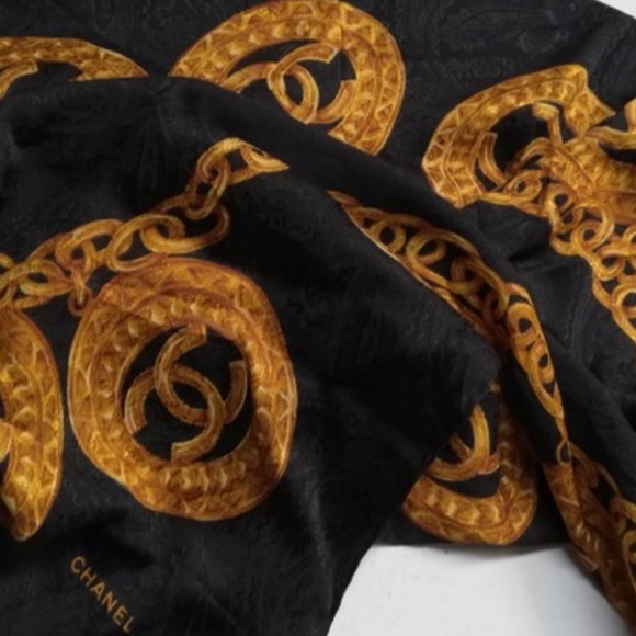 Authentic Chanel vintage scarf - Picture 10 of 11